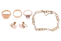A small group of jewellery items; comprising a 9ct gold court-shaped wedding band, size P; a signet 