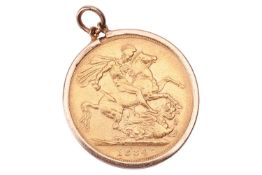 An 1884 Sovereign, Victoria young bust facing left, in a later 9ct pendant mount, 8.7g combined weig