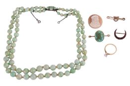 A small collection of miscellaneous jewellery items; to include a shell cameo, carved with the portr