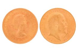 Two gold sovereign coins, including an Edwardian 1909 and an Elizabeth II 1965 coin, 16 grams, 21 mm