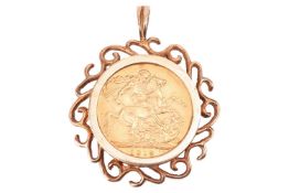 A George V 1913 full sovereign in a detachable cast scrolled pendant mount, with integral bail, in 9