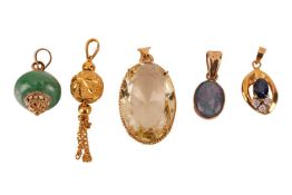 A small group of jewellery items comprising an oval lemon quartz pendant, in a base metal mount, tog