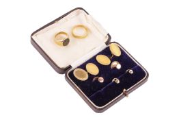 Two rings and a cased dress set; to include a 22ct yellow gold wedding band, an 18ct gold signet rin
