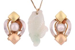 A carved jade fish pendant of pale greyish-green colour, 2.7 x 1.6 cm, on a 45.0 cm long fine serpen