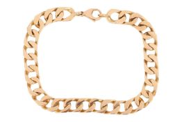 A flat curb link bracelet, completed with a lobster clasp, yellow metal stamped '750', 21.0 cm long,