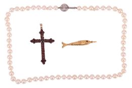 A group lot of jewellery; consisting of an articulated fish charm, textured with gem-set eyes, struc