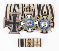 Ordensspange mit drei Auszeichnungen, beginnend mit Eisernes Kreuz 1914 2. Klasse, Königlicher