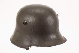 Stahlhelm M16, Ausführung mit Blechbund um 1917, originale olivgrüne Lackierung noch zu über 70%