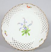 Runde Schale/ perforated bowl