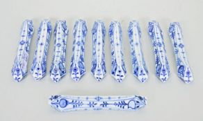Zehn Messerbänkchen Porzellan/ knife rests