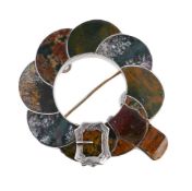 SCOTTISH INTEREST: A VICTORIAN AGATE GARTER BROOCH