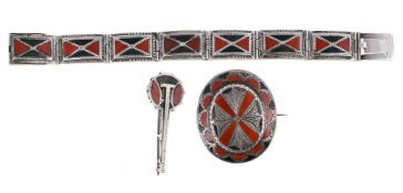 SCOTTISH INTEREST: A VICTORIAN BLOODSTONE AND RED JASPER LOCKET BROOCH, A SIMILAR BRACELET AND BANJO