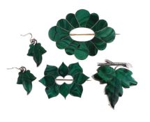 A COLLECTION OF VICTORIAN MALACHITE JEWELLERY