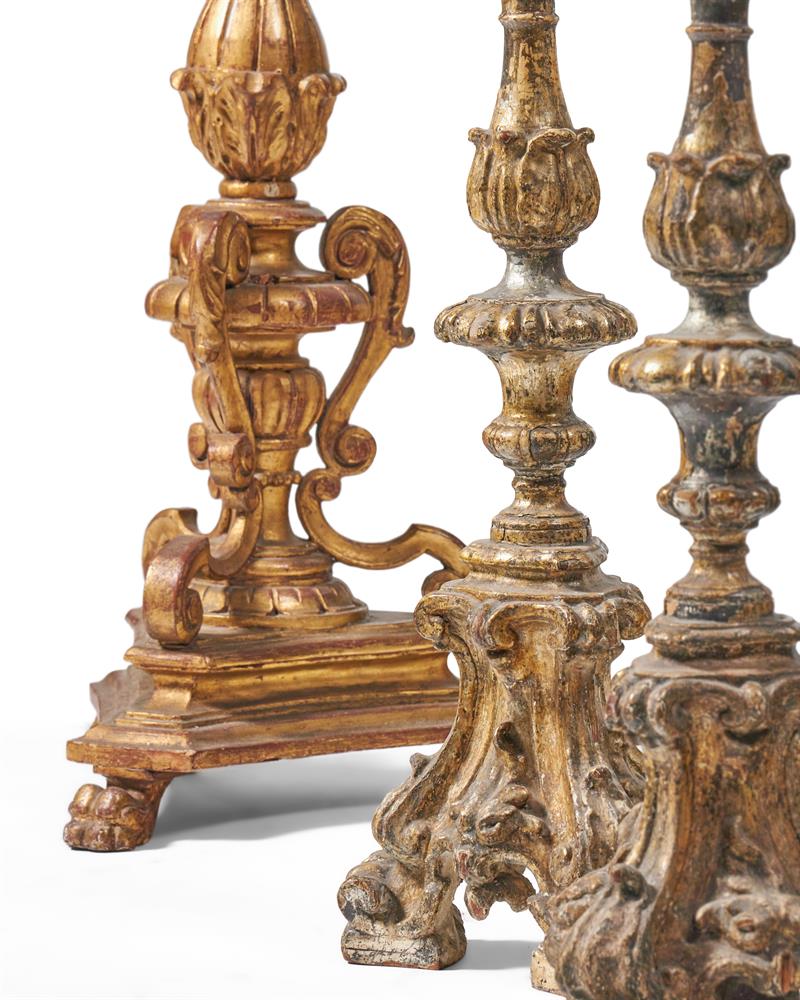 A PAIR OF ITALIAN GILTWOOD ALTAR CANDLESTICKS, LATE 18TH/EARLY 19TH CENTURY - Image 5 of 5