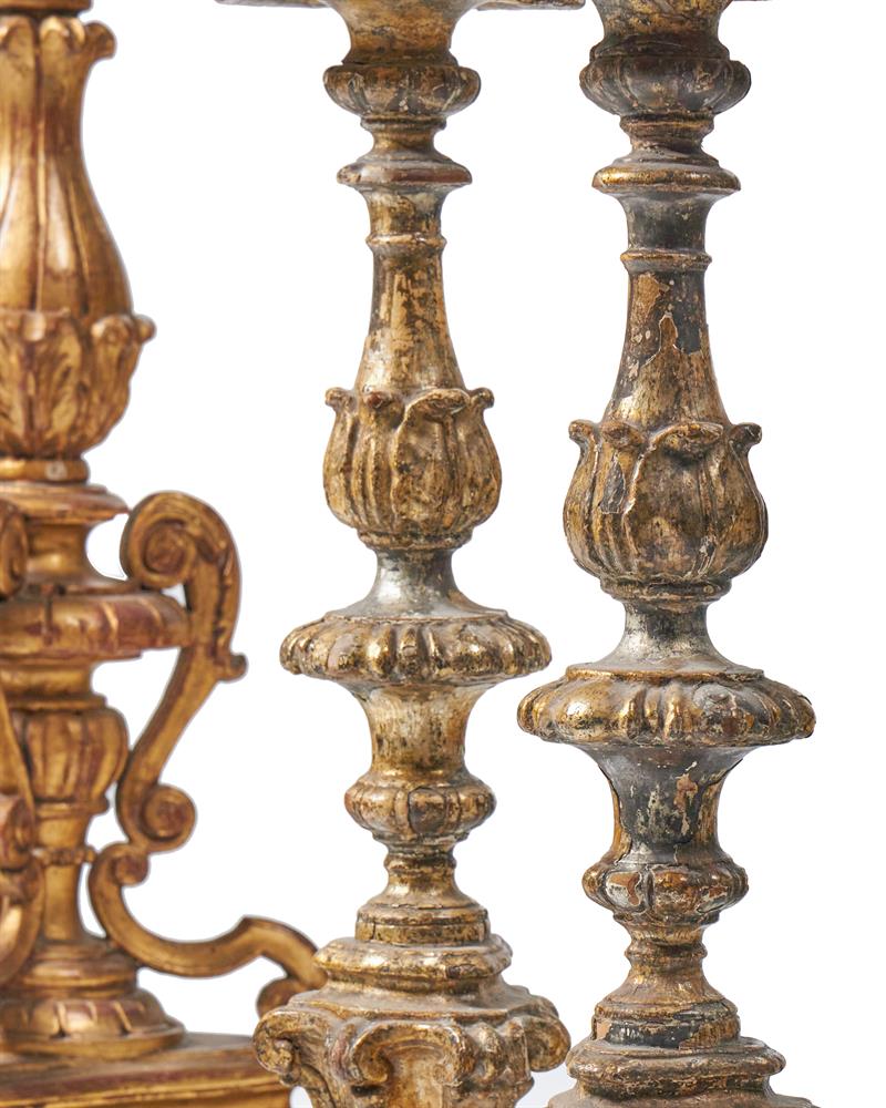 A PAIR OF ITALIAN GILTWOOD ALTAR CANDLESTICKS, LATE 18TH/EARLY 19TH CENTURY - Image 3 of 5