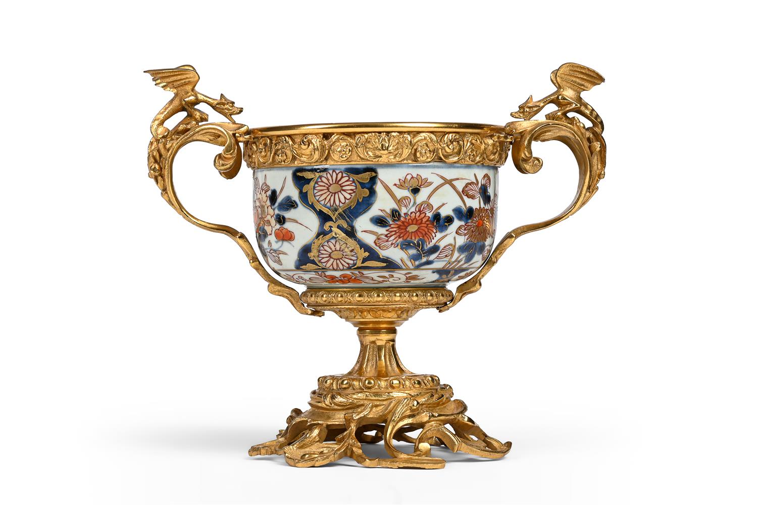 A JAPANESE IMARI PORCELAIN GILT-METAL MOUNTED BOWL, THE PORCELAIN CIRCA 1700 - Image 2 of 3
