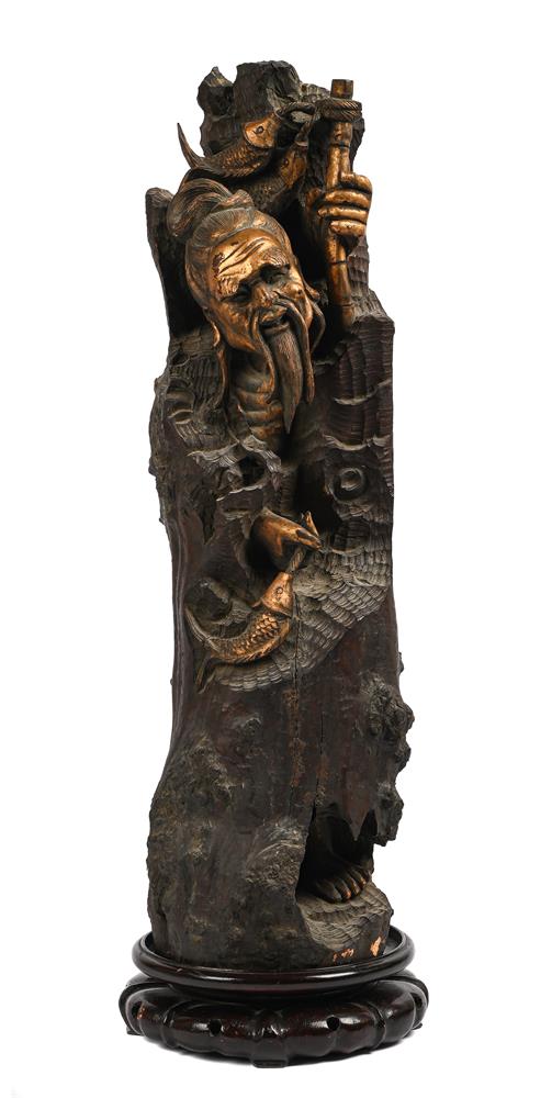 A WOODEN CARVED JAPANESE FISHERMAN, 20TH CENTURY