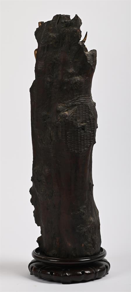 A WOODEN CARVED JAPANESE FISHERMAN, 20TH CENTURY - Image 3 of 3