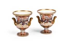 A PAIR OF SPODE CAMPANA URNS, CIRCA 1810
