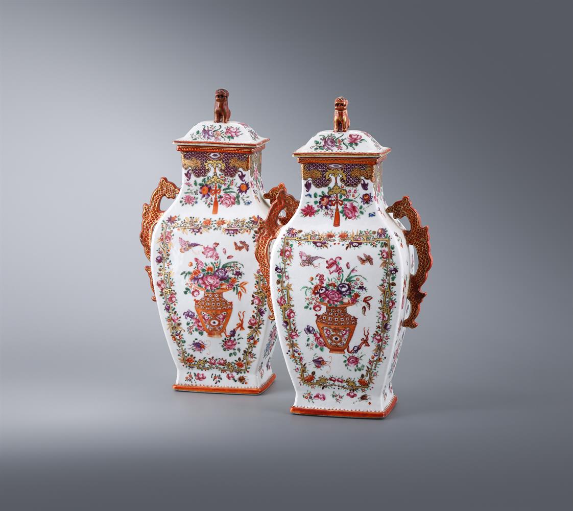 AN ATTRACTIVE PAIR OF CHINESE EXPORT VASES AND COVERS, QIANLONG