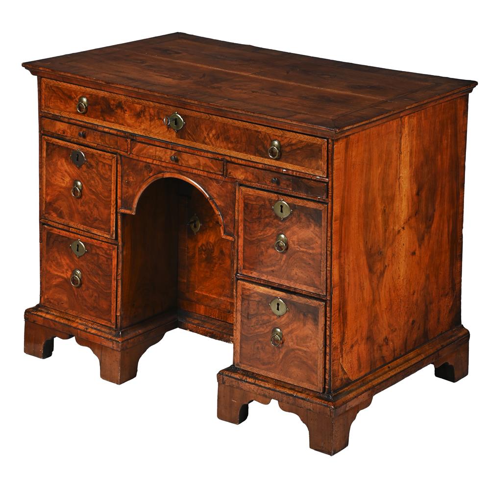 A GEORGE I WALNUT AND FEATHERBANDED KNEEHOLE DESK, CIRCA 1720 - Image 2 of 5