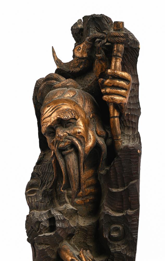 A WOODEN CARVED JAPANESE FISHERMAN, 20TH CENTURY - Image 2 of 3