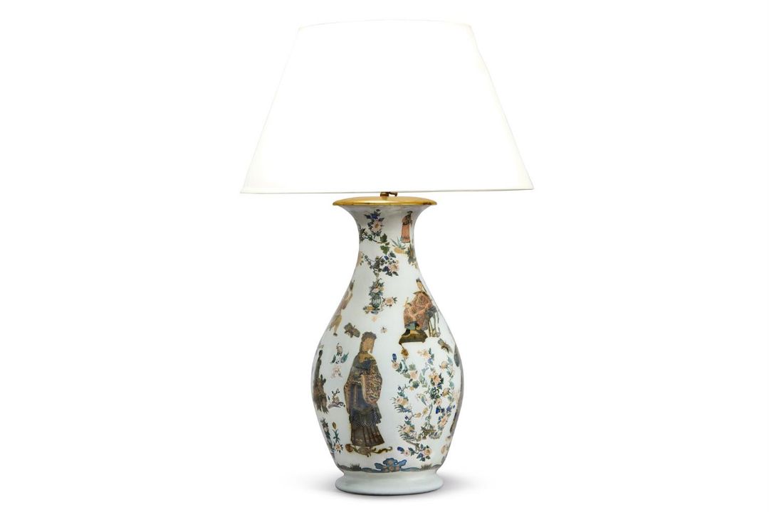 A DECALCOMANIA GLASS VASE OF LARGE SIZE, 19TH CENTURY OR LATER - Image 3 of 4