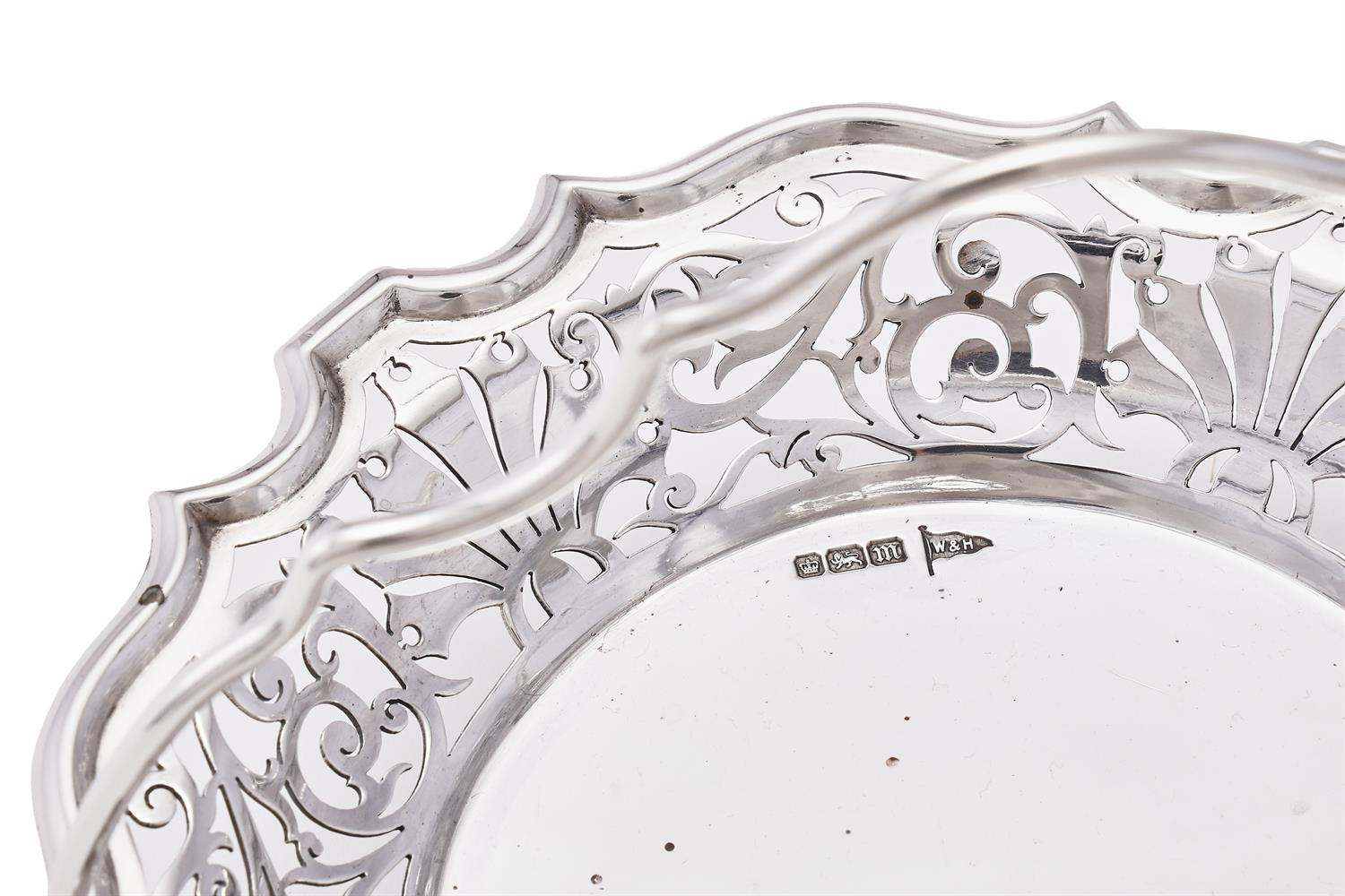 A PAIR OF EDWARDIAN SILVER SHAPED CIRCULAR BASKETS - Image 2 of 2