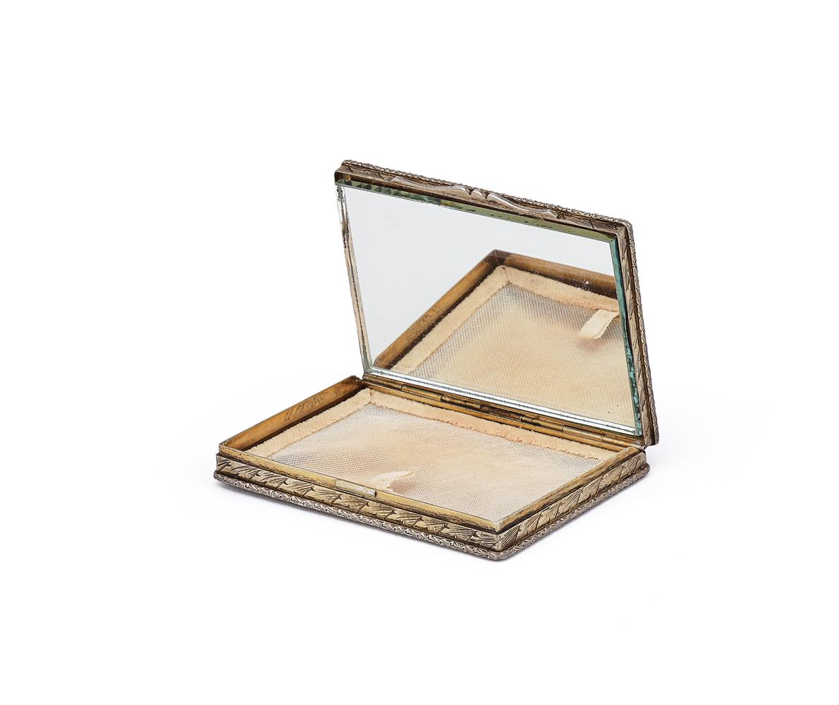 A SILVER GILT AND GEMSET RECTANGULAR COMPACT - Image 3 of 4