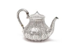 Y A VICTORIAN SILVER BALUSTER TEA POT