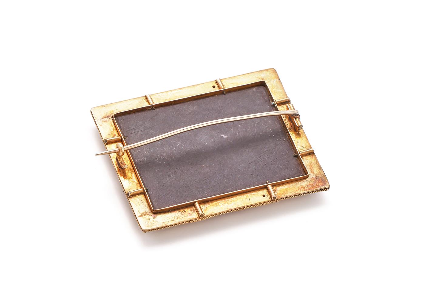 A GOLD BROOCH MOUNTED MICROMOSAIC OF THE DOVES OF PLINY - Image 2 of 2