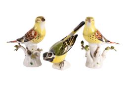 A MEISSEN MODEL OF A PIED WAGTAIL, AND TWO MEISSEN MODELS OF YELLOWHAMMERS, 20TH CENTURY