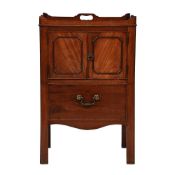 A GEORGE III MAHOGANY BEDSIDE COMMODE, CIRCA 1800