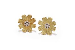 A PAIR OF DIAMOND SET EARRINGS