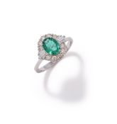 AN EMERALD AND DIAMOND CLUSTER RING
