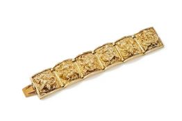 A LATE 19TH CENTURY INDIAN GOLD BRACELET