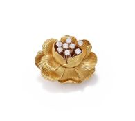 CARTIER, A MID 20TH CENTURY DIAMOND FLOWER BROOCH/PENDANT