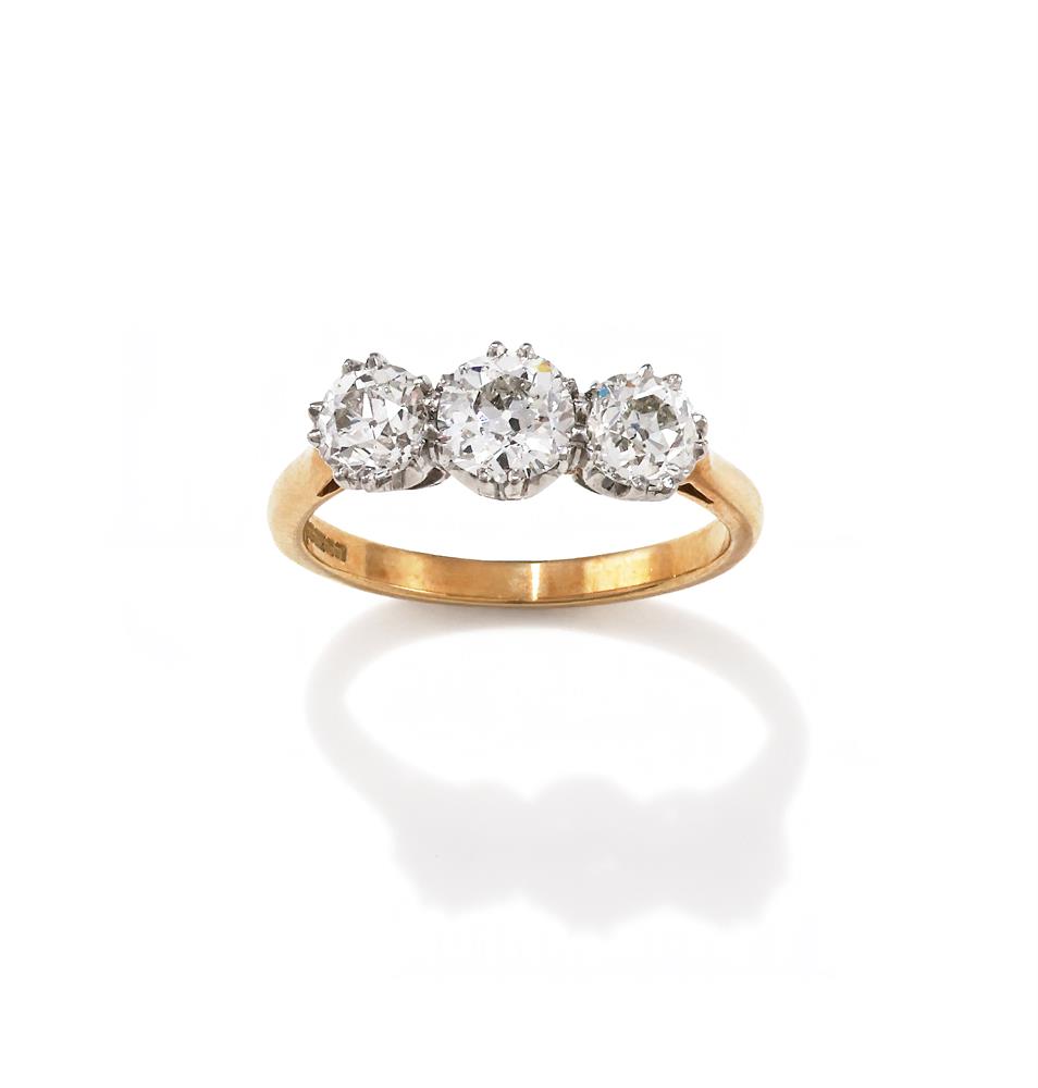 A DIAMOND THREE STONE RING - Image 3 of 4