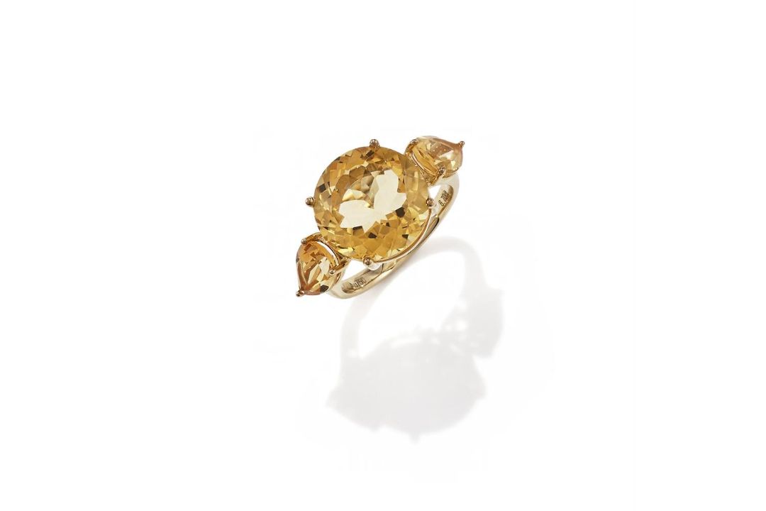 A CITRINE THREE STONE RING - Image 1 of 3