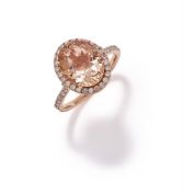 A MORGANITE AND DIAMOND CLUSTER RING