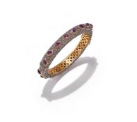 AN AMETHYST AND DIAMOND BANGLE