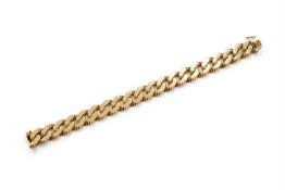 A FLATTENED CURB LINK BRACELET