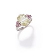 A COLOURED DIAMOND RING