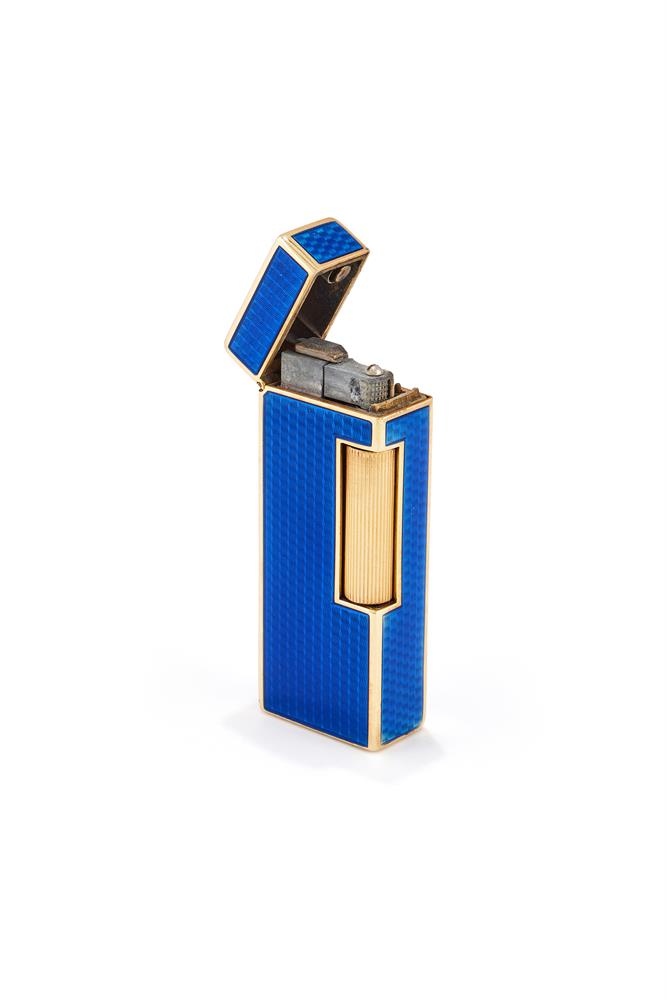 A GOLD COLOURED AND ENAMEL LIGHTER - Image 2 of 3