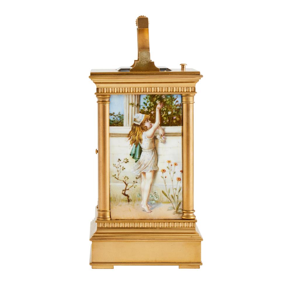 A FRENCH GILT ANGLAISE CASED REPEATING CARRIAGE CLOCK WITH FINE FIGURAL PAINTED PORCELAIN PANELS - Image 2 of 5