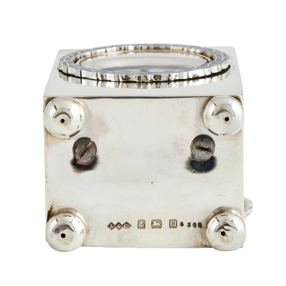 A GEORGE V SILVER AND CLOISONNE ENAMEL MINITURE CARRIAGE TIMEPIECE - Image 4 of 5