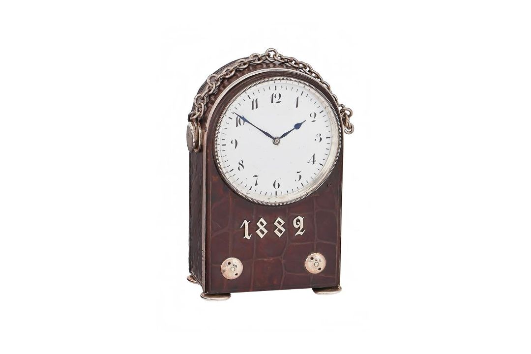 A FRENCH SILVER MOUNTED LEATHER COVERED SMALL HUMP-BACK CARRIAGE TIMEPIECE - Image 1 of 2