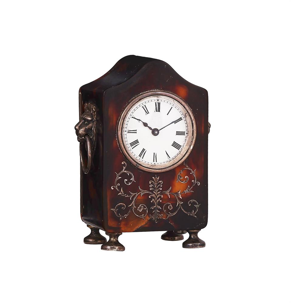 Y AN EDWARDIAN SILVER MOUNTED AND INLAID TORTOISESHELL DESK/CARRIAGE TIMEPIECE
