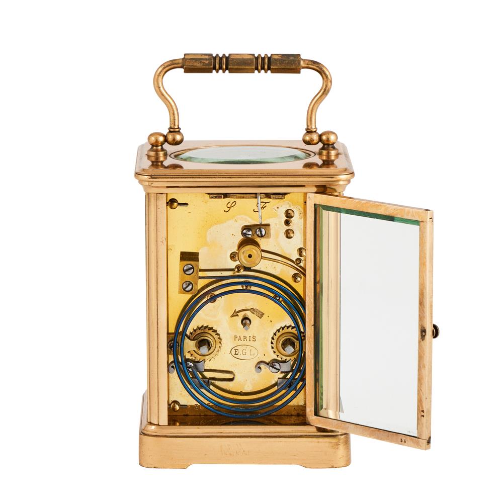 AN UNUSUAL FRENCH BRASS CARRIAGE TIMEPIECE WITH TWIN CALENDAR INDICATION - Image 5 of 8