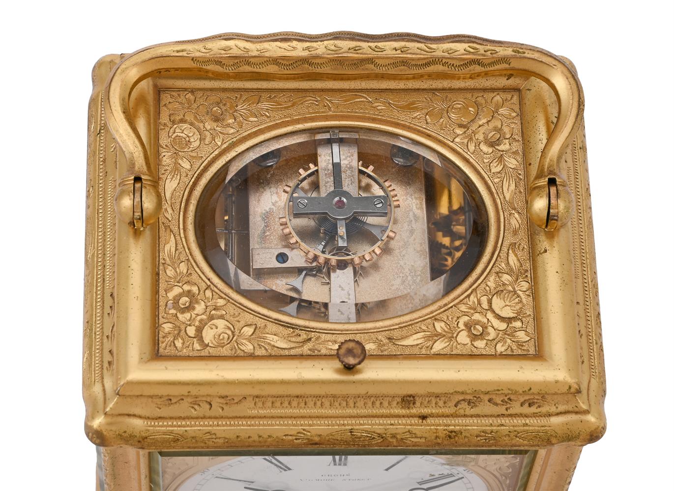 A FINE FRENCH ENGRAVED GILT BRASS GORGE CASED GRANDE-SONNERIE STRIKING ALARM CARRIAGE CLOCK - Image 3 of 4